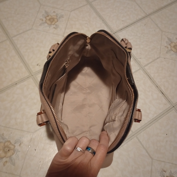 Michael kors Veronica Medium Saffiano Leather Dome Satchel with Matching Wallet - Picture 5 of 16